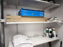 Div. T-shirts, rengøringsmidler, plastiklommer