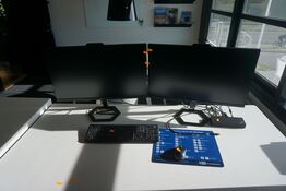 2 stk. skærme + tastatur og mus