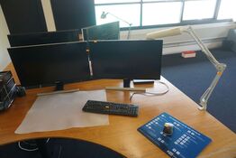 2 stk. skærme + mus og tastatur