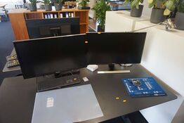 2 stk. skærme + tastatur og mus