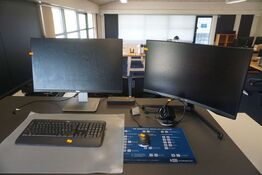2 stk. skærme + tastatur, headset og mus