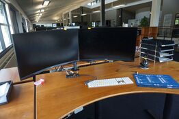 2 stk. skærme + tastatur & headset