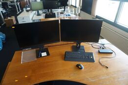 2 stk. skærme + tastatur og mus