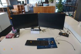 2 stk. skærme + tastatur og mus
