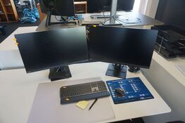2 stk. skærme + tastatur, headset og mus