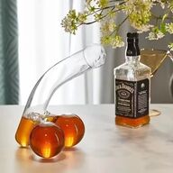 2 stk. Håndblæst humoristisk karaffel til vin og whisky