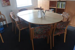 Mødebord med 11 stole