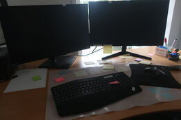 2 stk. skærme SAMSUNG F27T450FQR m.m.