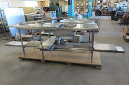 Stålbord med vask og brusearmatur