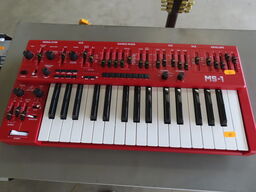 Analog Synthesizer BEHRINGER MS-1
