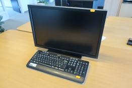 Monitor DELL samt tastatur LOGITECH