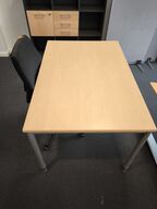 Bord samt kontorstol 