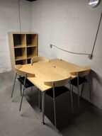 Bord, 4 stk. stole samt reol