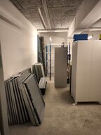 Diverse reoler samt hylder