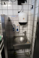 Vaskestation, papirdispenser, sæbedispenser m.m.