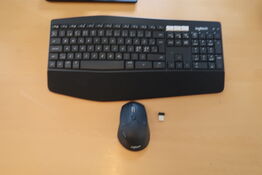 Trådløs Logitech keyboard & mus 