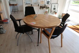 Bord med 4 stole 