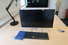 Computerskærm HP M27fw med tastatur