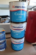 3 x 2,5 L INTERNATIONALCRUISER 250 navy og sort