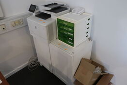 Printer HP Color LaserJet Pro MFP M479fnw med skab m.m.