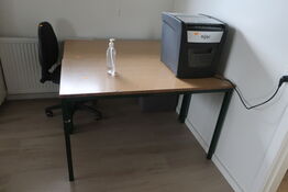 2 stk. borde samt kontorstol