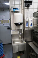 Vaskestation, papirdispenser, sæbedispenser m.m.