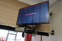 2 stk. computerskærme NEC, IIYAMA, betjeningspanel