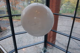 Skulptur "vejrballon" (læs beskrivelse)