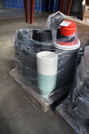 Palle med diverse plasticpotter