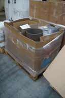 Palle med diverse plasticpotter
