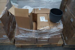 Palle med diverse potter