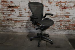 Kontorstol Herman Miller Aeron Chair m/armlæn