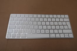 Apple keyboard A1644