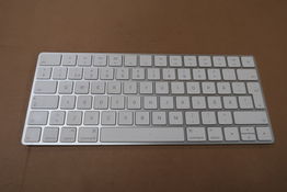 Apple keyboard A1644