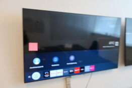 55" SmartTV, SAMSUNG 4K LED m. fjernbetjening og vægbeslag