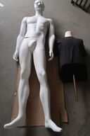 Mannequin og gine, begge uden fod