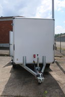 Cargotrailer VARIANT 2005c3-door opbygget med fliseskærerobot ABB IRB 2600 samt generator EUROPOWER EPS7000TDE