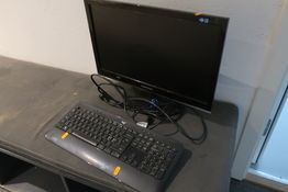 Monitor samt tastatur