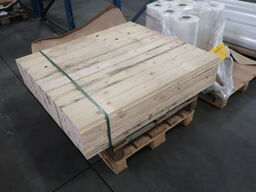 1 pl. m. pieces of wood for packaging