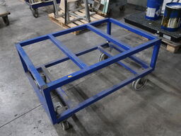 4 pieces rolling tables for pallets