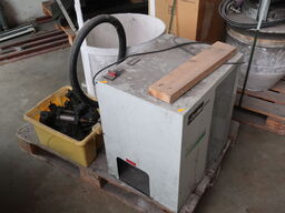 Pallet with misc. drying facilities etc. (see pictures)