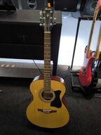 Akustisk guitar IBANEZ
