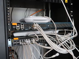 Indhold i serverskab 