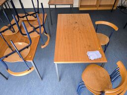 2 stk. borde samt 8 stk. stole 