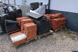 4 stk. paller med div. Tagsten samt bigbag med tagplader