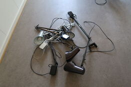 5 stk. skrivebordslamper FLOS Kelvin T Adj Eco, skab, whiteboard m.m.
