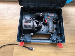 Skruemaskine BOSCH m. batteri og lader