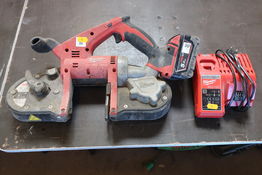 Båndsav MILWAUKEE M18 BS