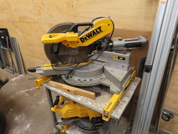 Kap-/geringssav, DEWALT DWS780 med bord