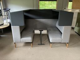 Sofagruppe FOUR DESIGN med bord som kan vippes op